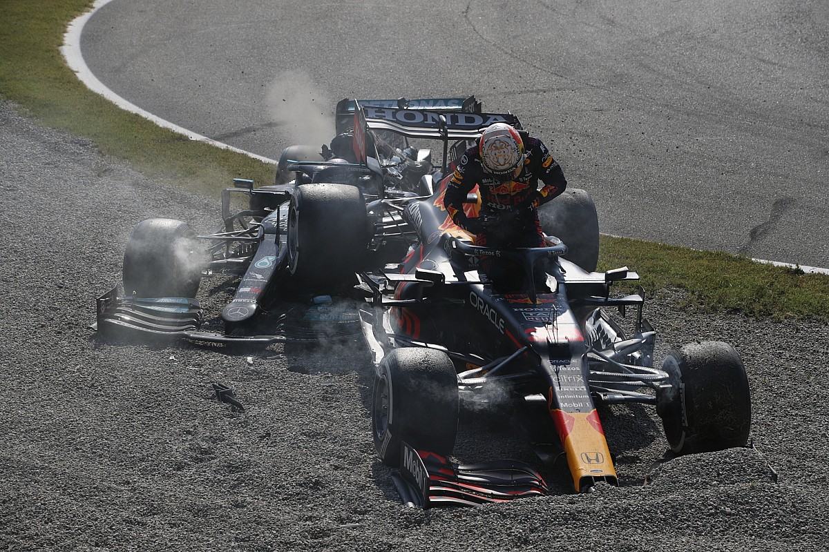 F1 : Max Verstappen se moque de la FIA lors d&rsquo;une conférence de presse improvisée face à des soucis de voix