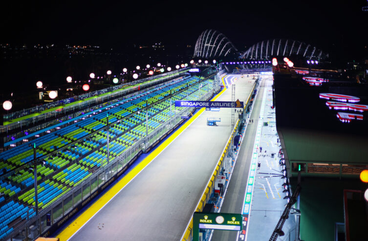 VIDEO. Formule 1 – Grand Prix de Singapour : Une perturbation inattendue interrompt les essais libres, un incident inattendu sur la piste !