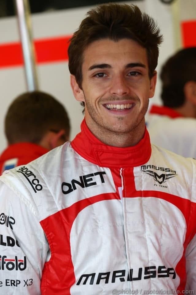 découvrez le destin tragique de jules bianchi, pilote de formule 1, dont la carrière prometteuse a été interrompue par un accident malheureux. plongez dans son parcours, son héritage et l'impact de sa lutte sur la sécurité en sport automobile.