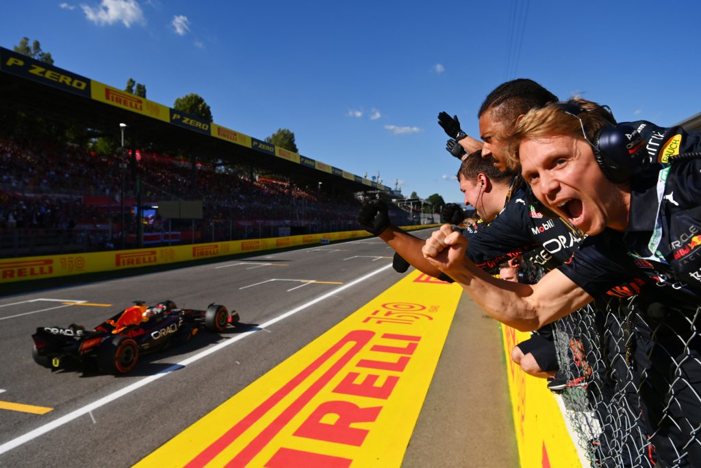 découvrez si max verstappen a abandonné lors de la dernière course de formule 1. analyse des performances, des incidents de course et des implications pour le championnat.