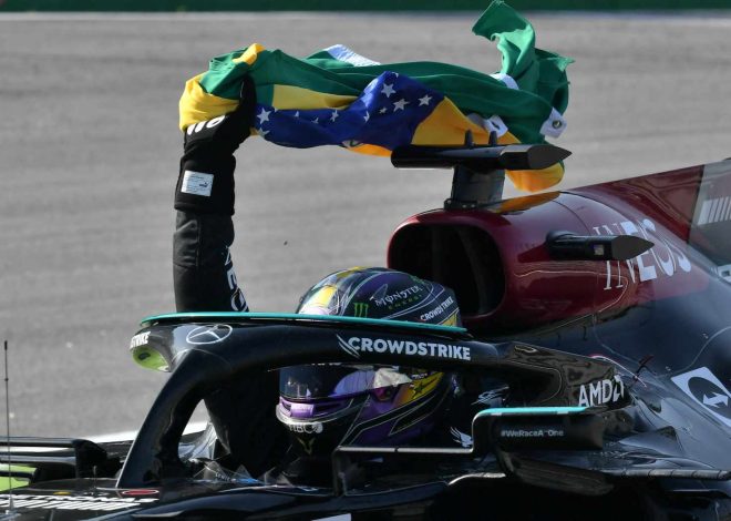 Formule 1 : Lewis Hamilton au volant de la mythique McLaren d&rsquo;Ayrton Senna à Interlagos