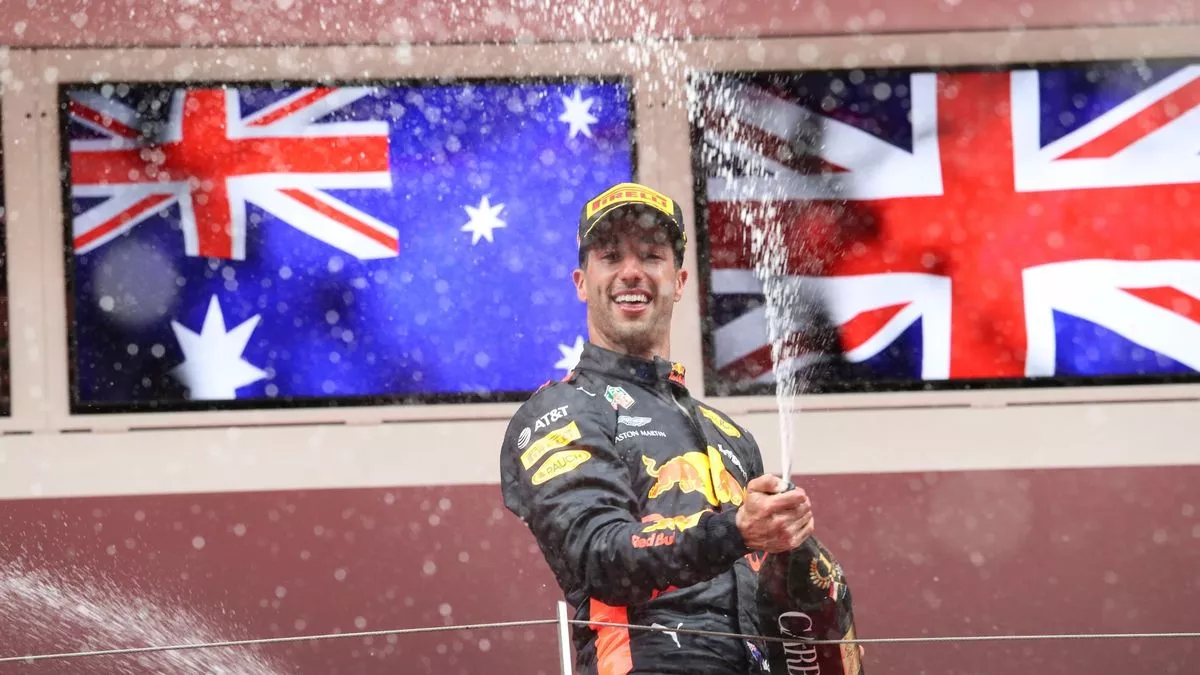 découvrez les moments émouvants des adieux de daniel ricciardo à la formule 1, un pilote charismatique qui a captivé les fans du monde entier. revivez ses plus belles courses et ses émotions lors de ce départ marquant dans l'univers du sport automobile.