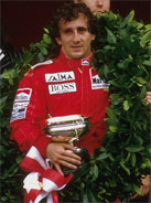 découvrez le parcours exceptionnel d'alain prost, champion de formule 1 en 1985. plongez dans l'histoire de ce pilote légendaire, ses exploits sur la piste, ses rivalités et son impact sur le monde du sport automobile.