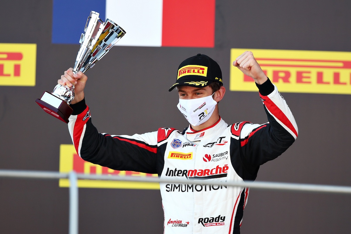 découvrez l'avenir prometteur de théo pourchaire en formule 1, un jeune talent français qui aspire à briller sur les circuits internationaux. suivez son parcours, ses ambitions et ses performances qui pourraient marquer une nouvelle ère dans le monde de la f1.