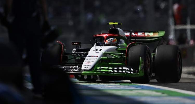 découvrez les détails et enjeux des pénalités infligées aux pilotes de formule 1 lors du grand prix du mexique. analyse des incidents, des décisions des commissaires et de leur impact sur le classement de la saison.