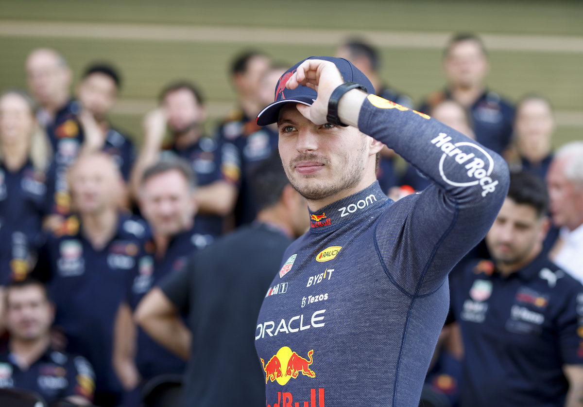 découvrez les détails de la pénalité infligée à max verstappen lors du grand prix du mexique. analyse des circonstances, des réactions et des implications pour le championnat à travers ce récit captivant.