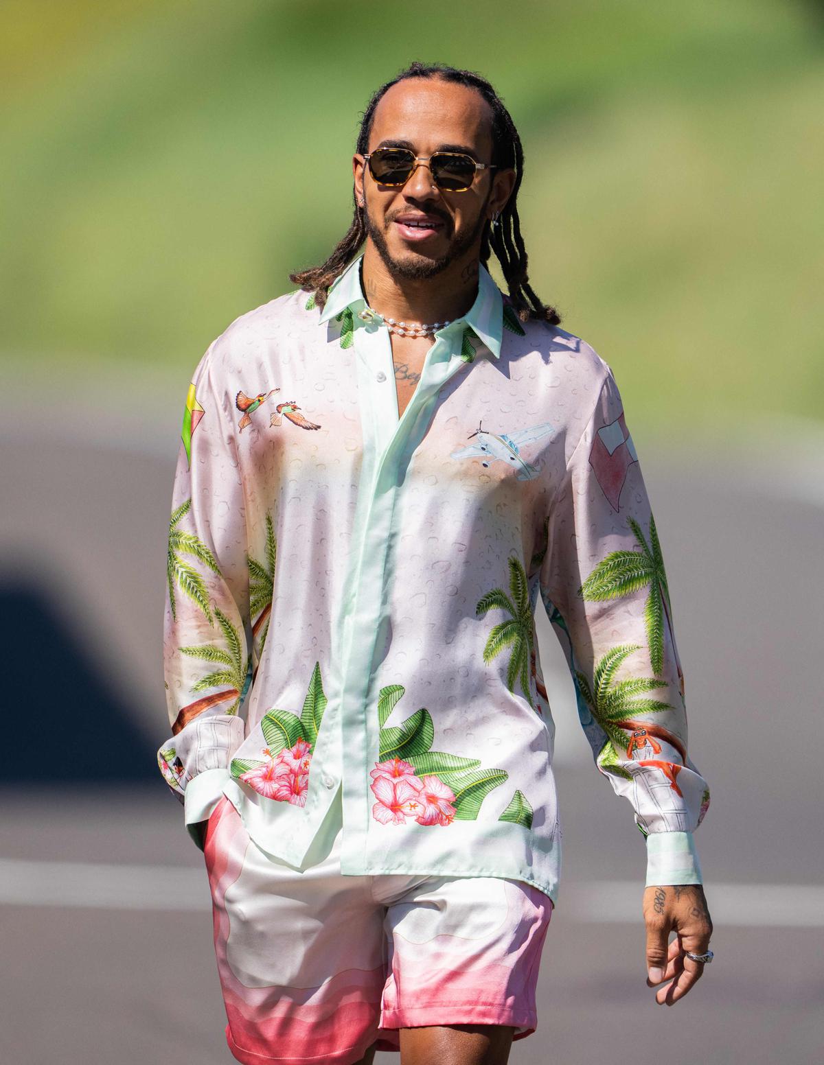 Formule 1 : Hamilton exprime son impatience pour Noël et se retire de la compétition – Découvrez la vidéo