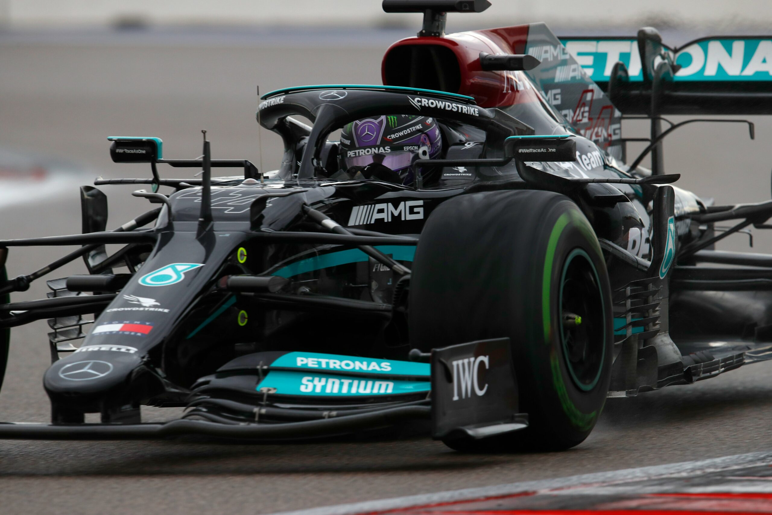découvrez les derniers ajustements effectués par lewis hamilton en formule 1, ses stratégies sur circuit et ses performances marquantes. restez informé des évolutions techniques et des modifications qui pourraient influencer sa saison.