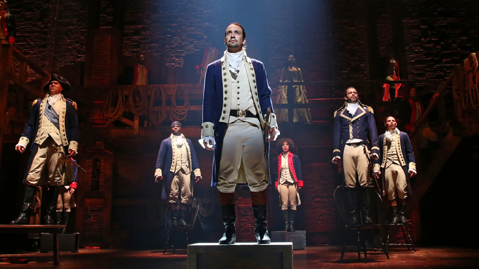 découvrez l'univers d'hamilton avec 'impatience noël', une expérience festive qui allie magie, émotions et anticipation. préparez-vous à plonger dans une atmosphère chaleureuse et unique pour célébrer les fêtes de fin d'année avec style.