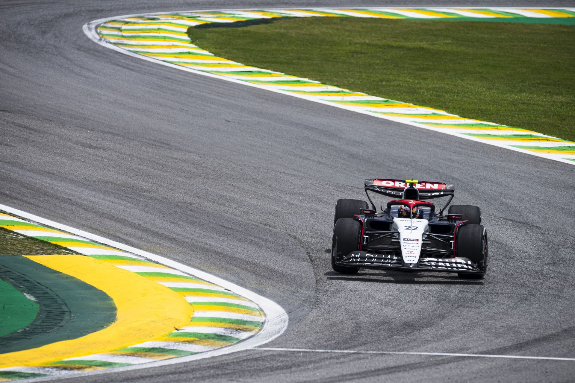 découvrez les positions des pilotes lors du sprint gp de são paulo en formule 1 2024. analyse, résultats et temps forts de cette étape décisive du championnat. restez informé sur les performances et les stratégies qui ont marqué cet événement fascinant.
