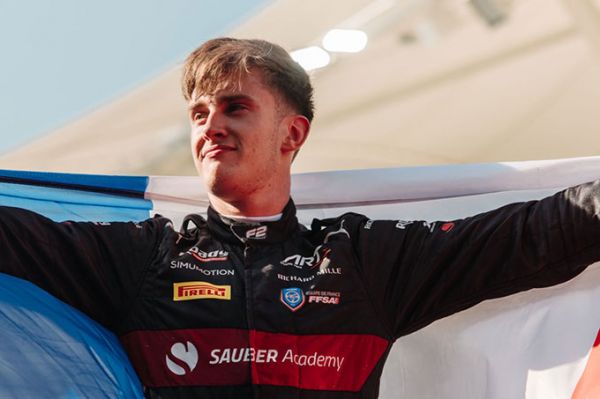 découvrez le parcours impressionnant de théo pourchaire dans le monde de la formule 1 et son approche unique pour relever le défi de la distance en course. suivez ses performances et son évolution au sein du sport automobile.