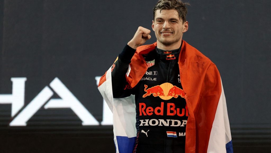 max verstappen répond aux critiques de la presse britannique suite à sa récente victoire, affirmant qu'il reste concentré sur ses performances plutôt que sur les commentaires. découvrez ses déclarations et réactions face à la couverture médiatique de son succès.