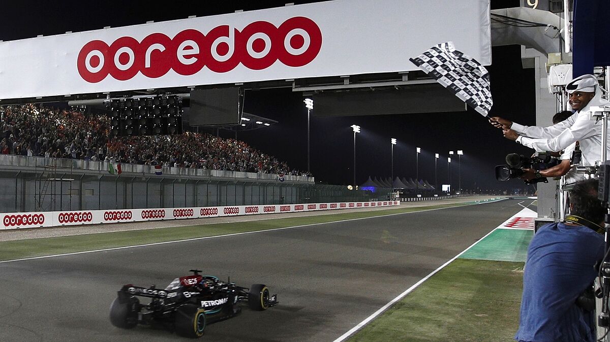 découvrez les moments forts du grand prix sprint de formule 1 au qatar, une course palpitante qui met à l'épreuve les compétences des pilotes et la performance des bolides. revivez les sensations fortes et les rebondissements de cette compétition spectaculaire.