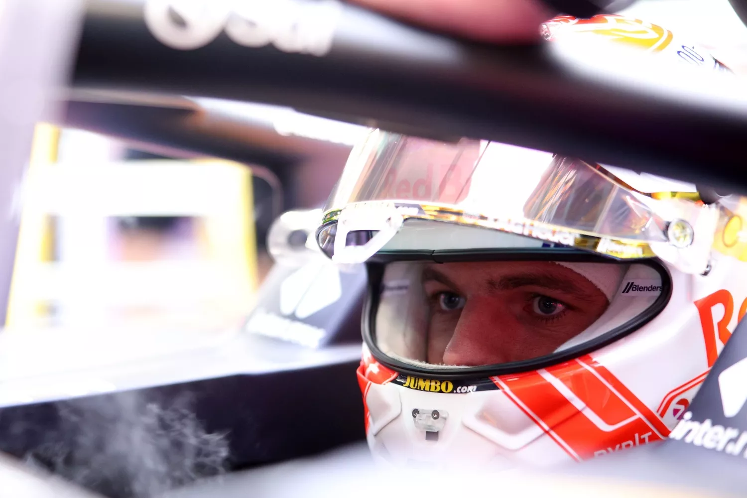 découvrez la dernière annonce de max verstappen, le champion de formule 1, qui promet de faire vibrer les fans et d'apporter du suspense à la saison. ne manquez pas les détails de cette actualité qui pourrait révolutionner le monde de la course.