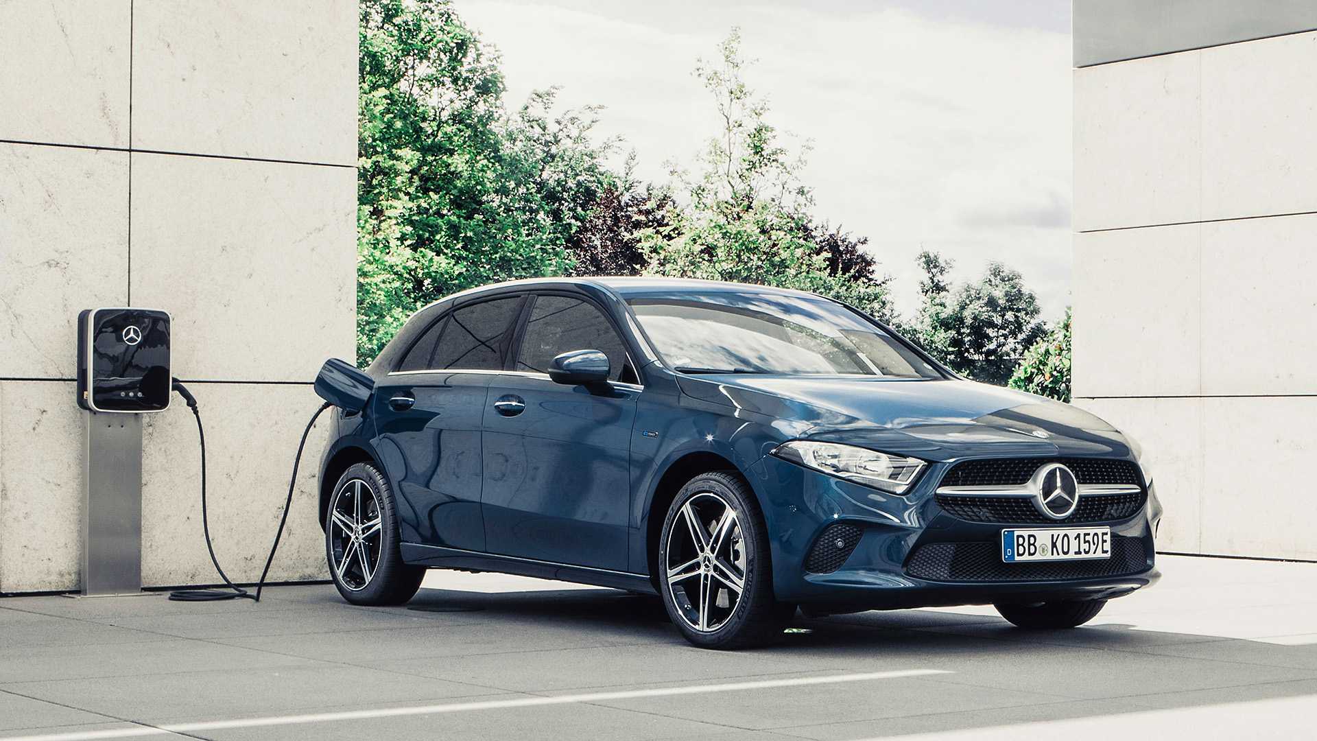 découvrez le système hybride révolutionnaire de mercedes en formule 1, alliant performance et efficacité énergétique. plongez dans les innovations technologiques qui propulsent l'équipe vers la victoire tout en respectant l'environnement.