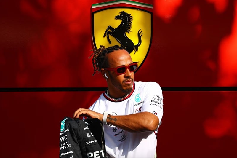 Ferrari prévoit un programme d&rsquo;entraînement intensif pour Lewis Hamilton en vue du Grand Prix d&rsquo;Australie 2025