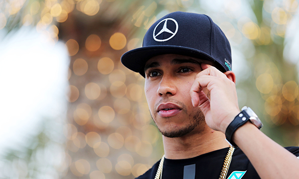 découvrez le parcours exceptionnel de lewis hamilton à 40 ans, avec un bilan impressionnant de victoires, de records et d'influences dans le monde de la formule 1. plongez dans sa carrière éblouissante et son impact sur le sport.