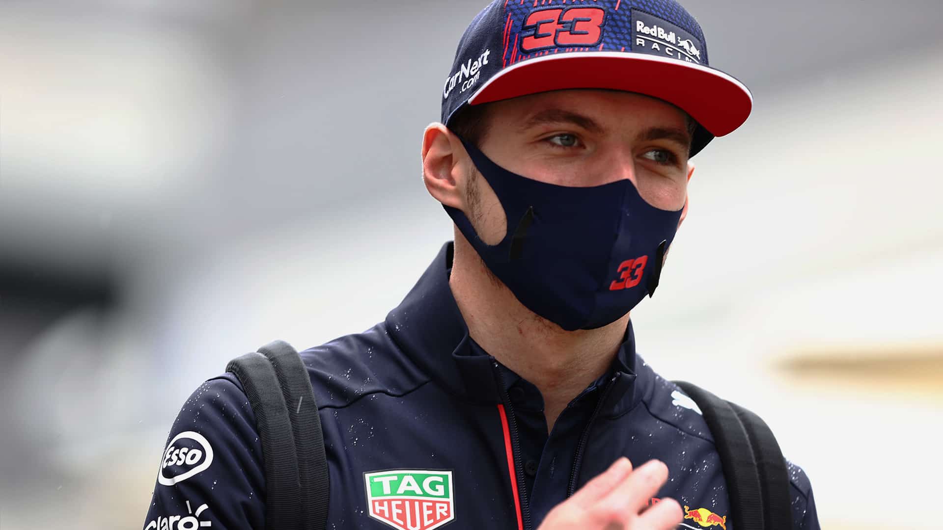 découvrez l'analyse approfondie des récents échecs de mercedes face à max verstappen en formule 1. plongez dans les enjeux sportifs, les stratégies et les performances qui ont marqué cette saison captivante.