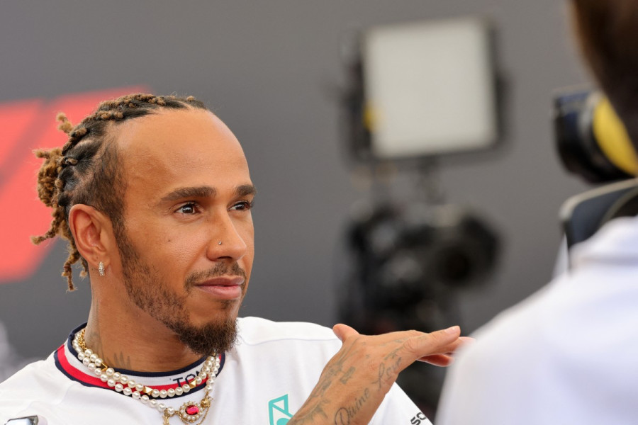 découvrez les temps forts de l'entraînement de lewis hamilton avec ferrari lors du grand prix d'australie 2025. plongez dans les stratégies, performances et ambitions de l'équipe pour cette saison palpitante.