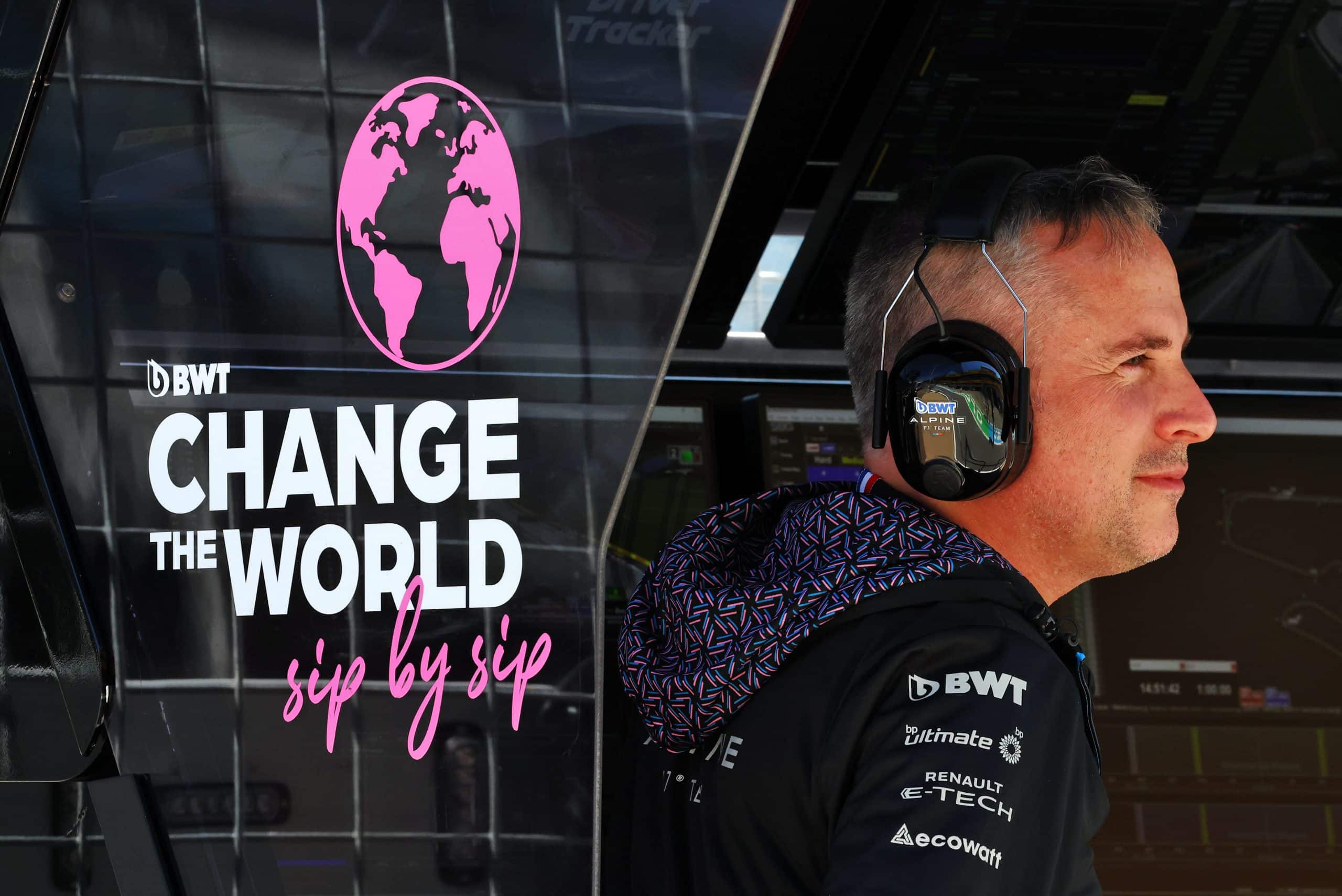 découvrez la hiérarchie au sein de l'équipe alpine f1, une écurie de formule 1 française dynamique qui allie expertise, innovation et passion pour la course automobile. apprenez-en plus sur les rôles et responsabilités des membres clés, leur stratégie de performance et leur vision pour le futur.