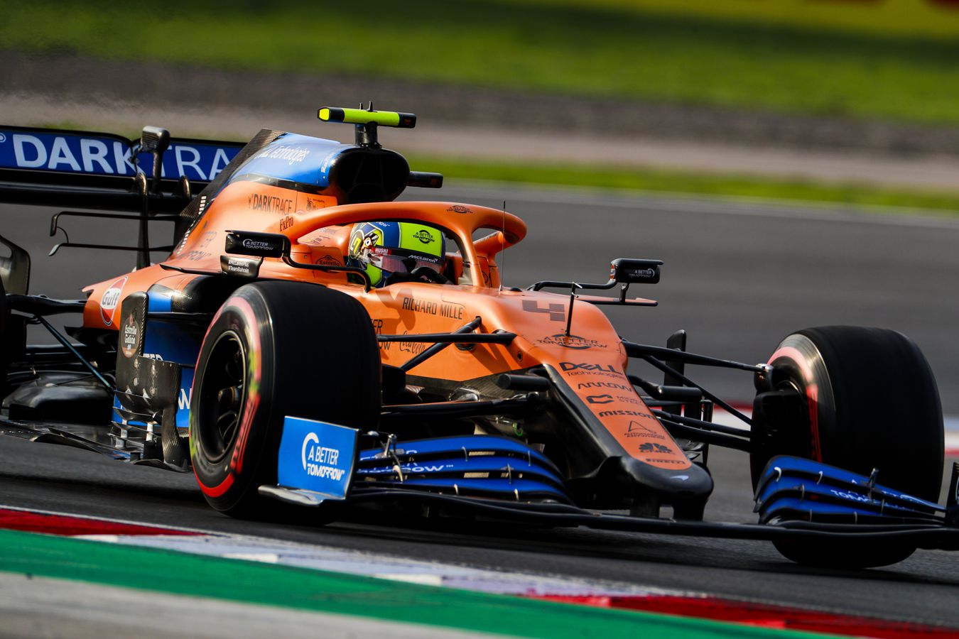 découvrez comment mclaren f1 surmonte les défis des pilotes en alliant technologie de pointe et stratégie innovante, pour rester compétitif sur les circuits les plus exigeants du monde.