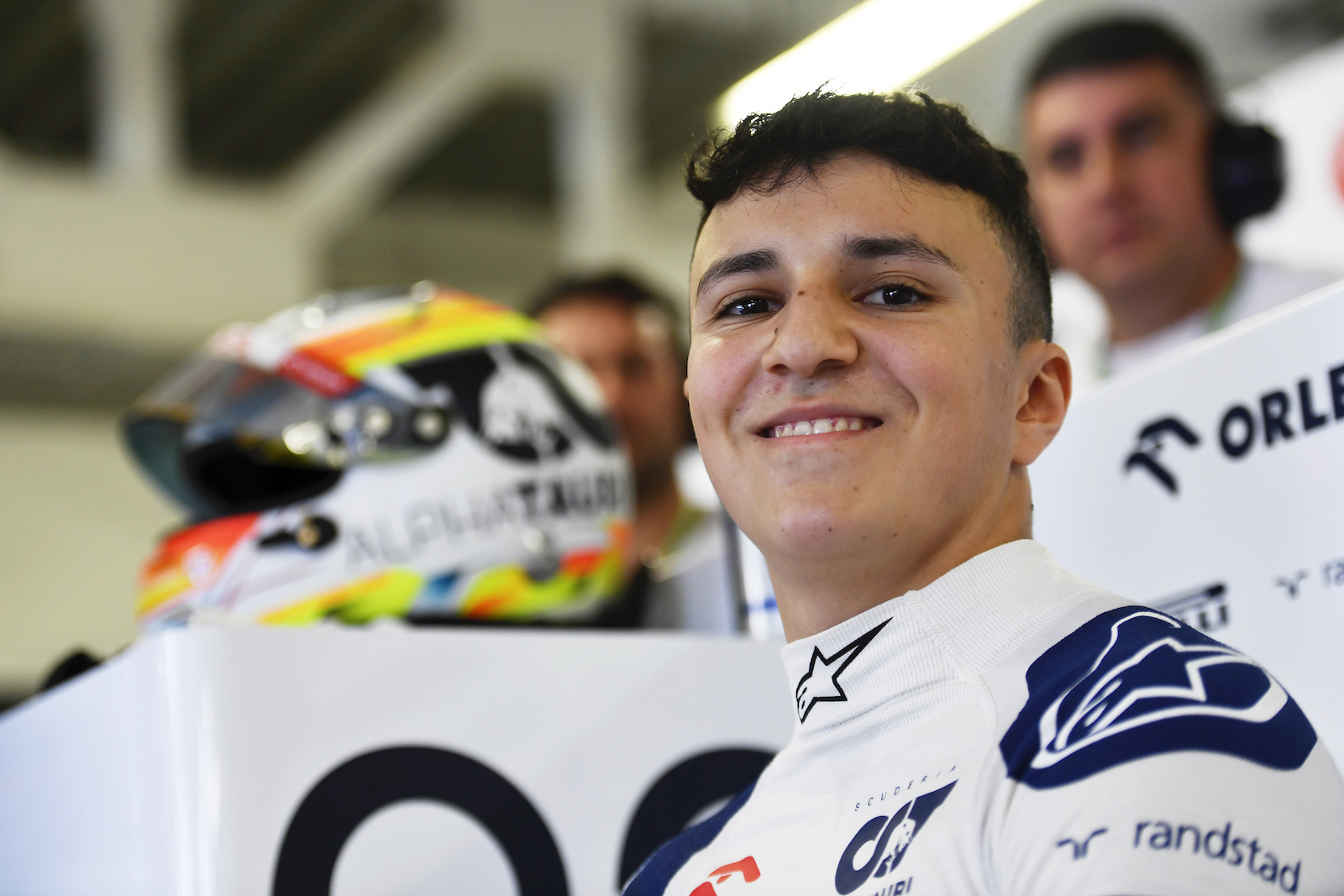 Formule 1 : À la découverte d&rsquo;Isack Hadjar, surnommé le &lsquo;petit Prost&rsquo;, le jeune espoir français sur les circuits