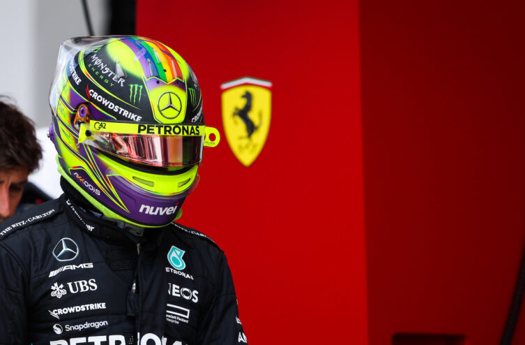 Formule 1 : L&rsquo;alliance éclatante entre Lewis Hamilton et Ferrari, une rencontre hors du commun