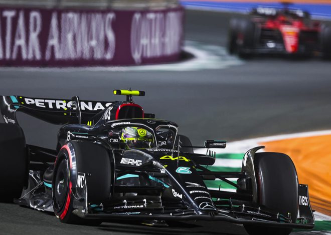 Formule 1 : Lewis Hamilton exprime son étonnement et partage ses réflexions sur le moteur Ferrari, contrasting avec celui de Mercedes