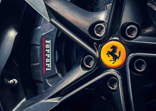 La Scuderia Ferrari dévoile la saison 2025 de Formule 1 avec un clip éclatant &lsquo;Sempre Forza Ferrari&rsquo;, mettant en vedette Enzo Ferrari, Hamilton et Leclerc en véritables superstars.