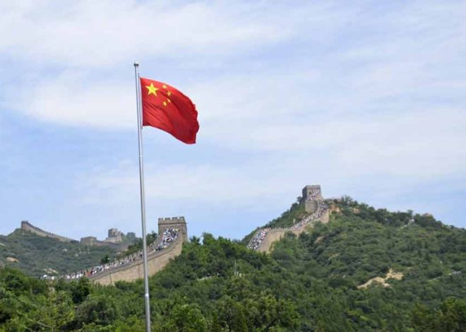 Oscar Piastri triomphe au GP de Chine, offrant un doublé spectaculaire à McLaren avec Norris