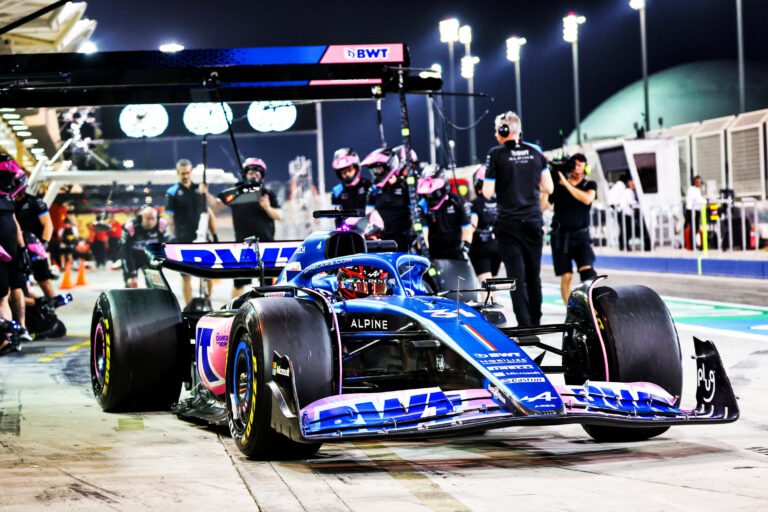 découvrez comment alpine f1, avec son esprit audacieux et innovant, se prépare à défier les géants de la formule 1 en 2025. plongez au cœur de cette aventure captivante où la passion et la performance s'unissent pour réaliser l'impossible.