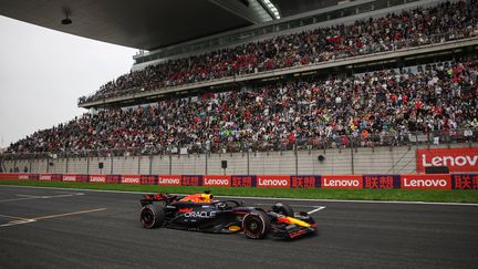 découvrez les détails de la défaillance de max verstappen lors du grand prix de shanghai, un événement marquant de la saison de formule 1, qui a suscité de nombreuses réactions parmi les fans et les experts. revivez les moments forts et analysez les conséquences sur le championnat.