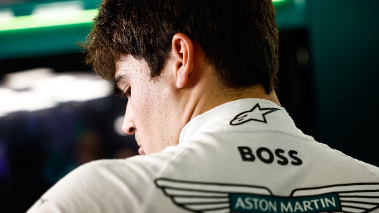 découvrez l'évolution fascinante de la saison 2025, où ferrari rencontre des défis inattendus, tandis qu'aston martin se démarque en tête de la compétition. plongez dans l'analyse des performances des équipes et des pilotes qui redéfinissent la course automobile.