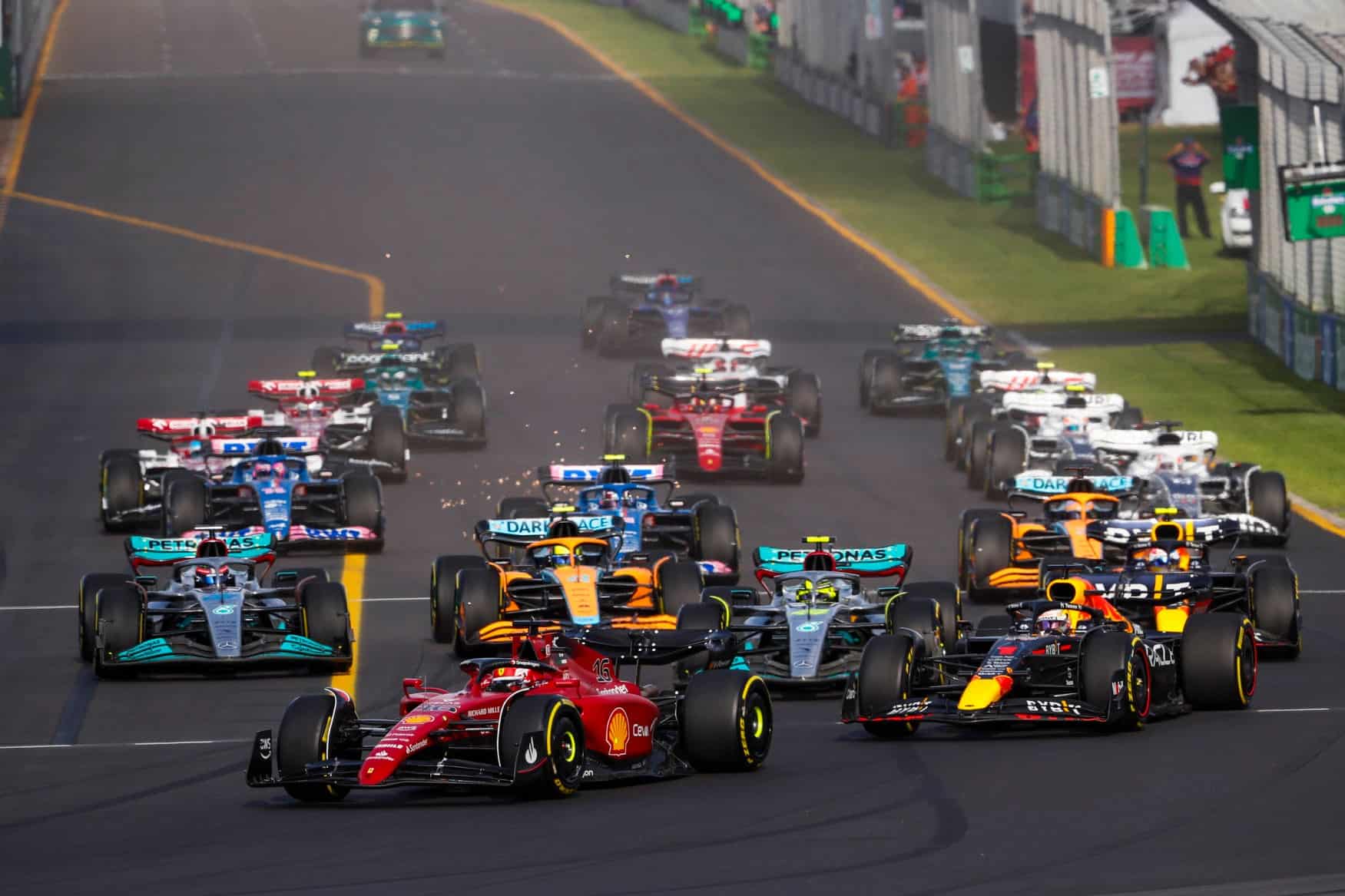 découvrez les flux financiers de la formule 1 : une analyse des investissements, des revenus des équipes et des implications économiques de ce sport exaltant. plongez dans l'univers complexe des finances du circuit f1.
