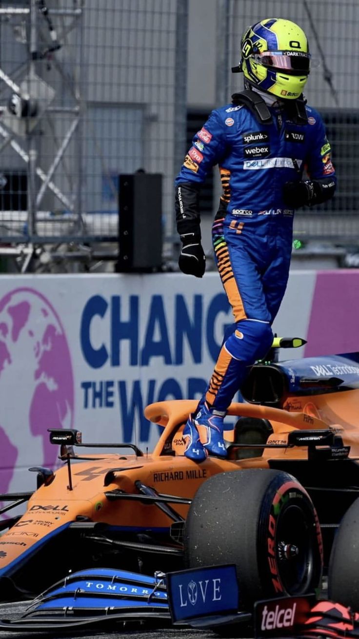 découvrez les moments de frayeur vécus par lando norris lors du grand prix de chine. plongez dans l'action et revivez les émotions fortes de cette course palpitante où le pilote a dû faire face à des défis inattendus sur la piste.