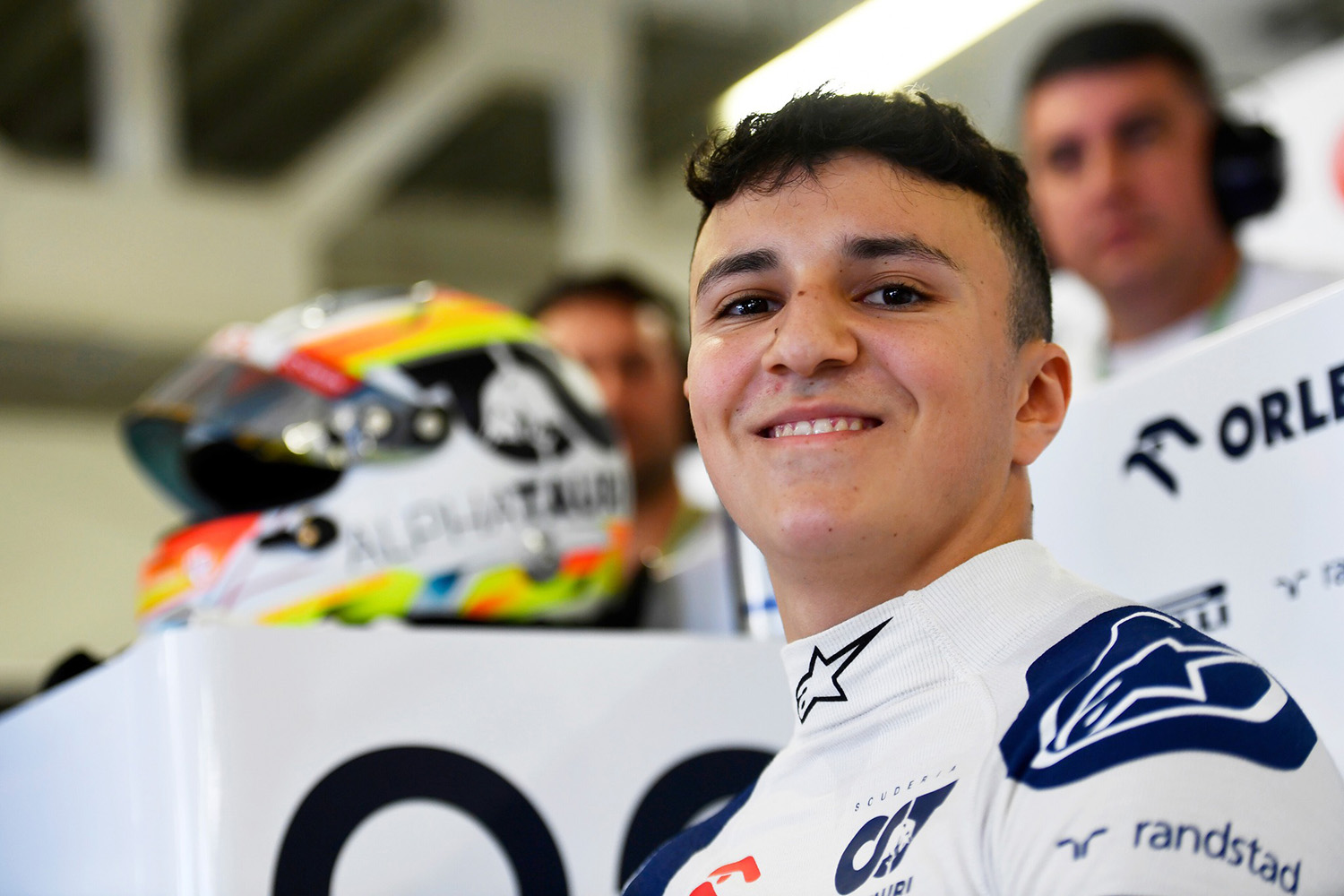 découvrez l'avenir prometteur de la formule 1 avec hadjar, un jeune pilote qui suscite déjà de grandes attentes. plongez dans son parcours, ses performances et la passion qui le pousse à rêver grand sur les circuits internationaux.