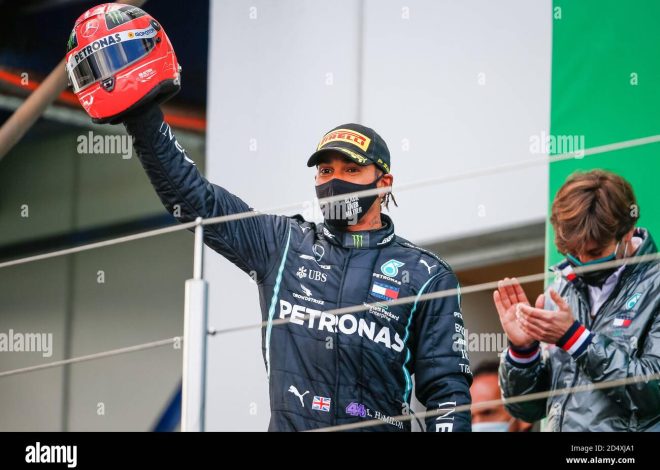 Michael Schumacher partage des nouvelles après 11 ans d&rsquo;absence en signant un casque de Formule 1