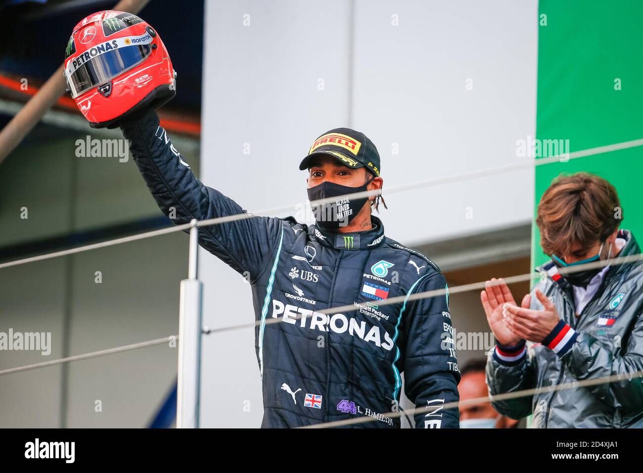 Michael Schumacher partage des nouvelles après 11 ans d&rsquo;absence en signant un casque de Formule 1