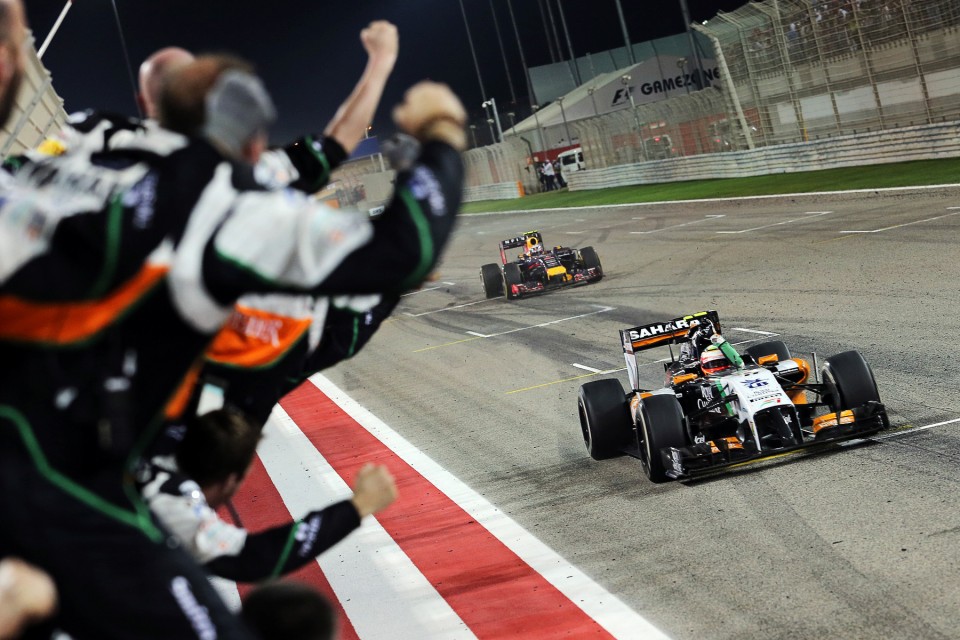découvrez le classement f1 du grand prix de bahreïn 2023 : positions des pilotes, temps des tours, et analyses des performances des équipes sur ce circuit emblématique.