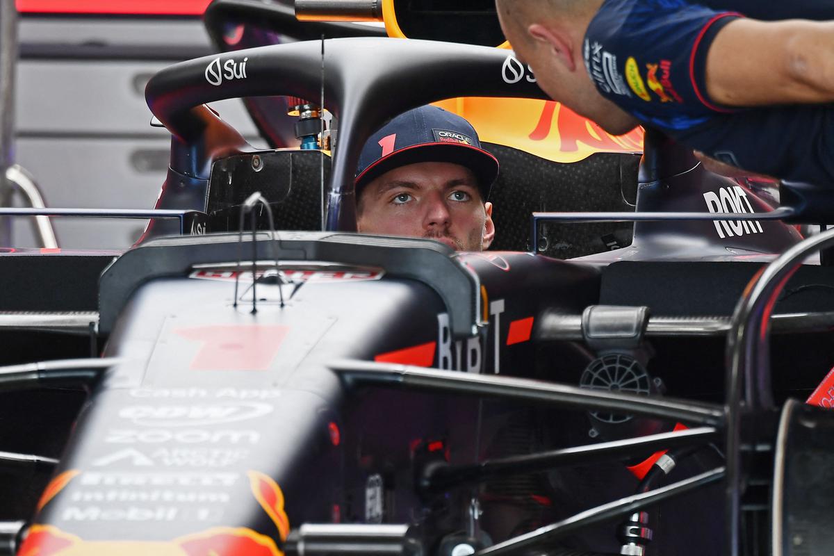 découvrez comment ferrari façonne l'avenir de la formule 1 avec sa vision innovante et ses technologies avancées, alliant tradition et modernité sur les circuits du monde entier.