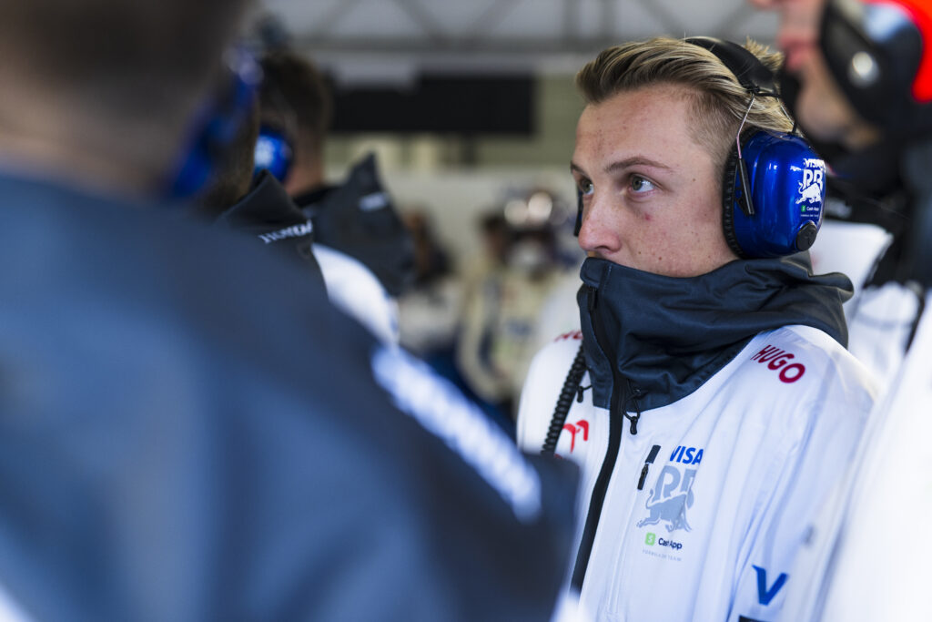 découvrez les réactions de lawson après le grand prix du japon, où il critique la performance de red bull. analyse des enjeux et des commentaires croustillants sur cette course palpitante.