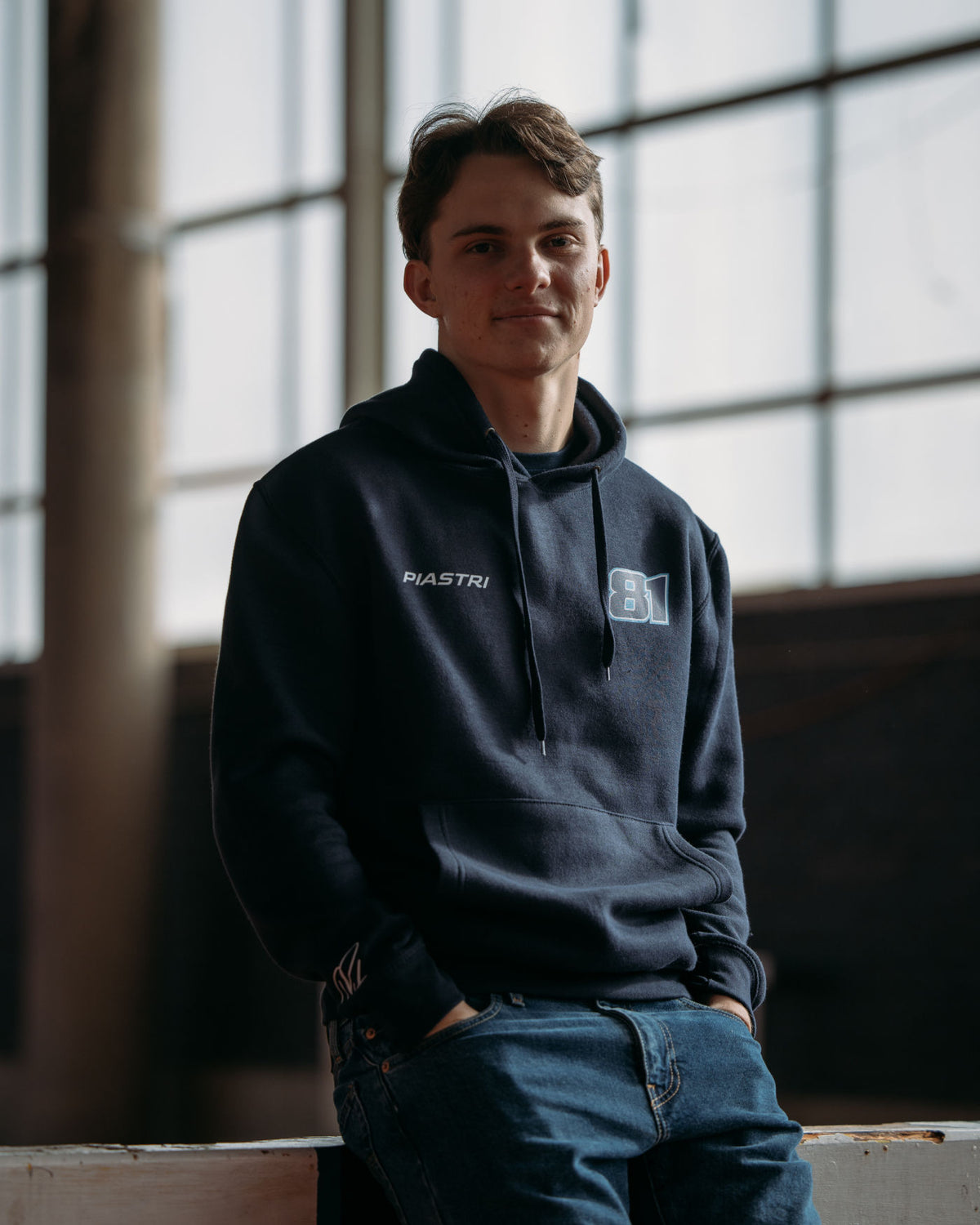 découvrez le parcours captivant d'oscar piastri, le prodige du karting devenu star de la f1, surnommé 'ice-boy' pour sa personnalité froide et son talent exceptionnel. plongez dans son univers et ses ambitions sur les circuits du monde entier.