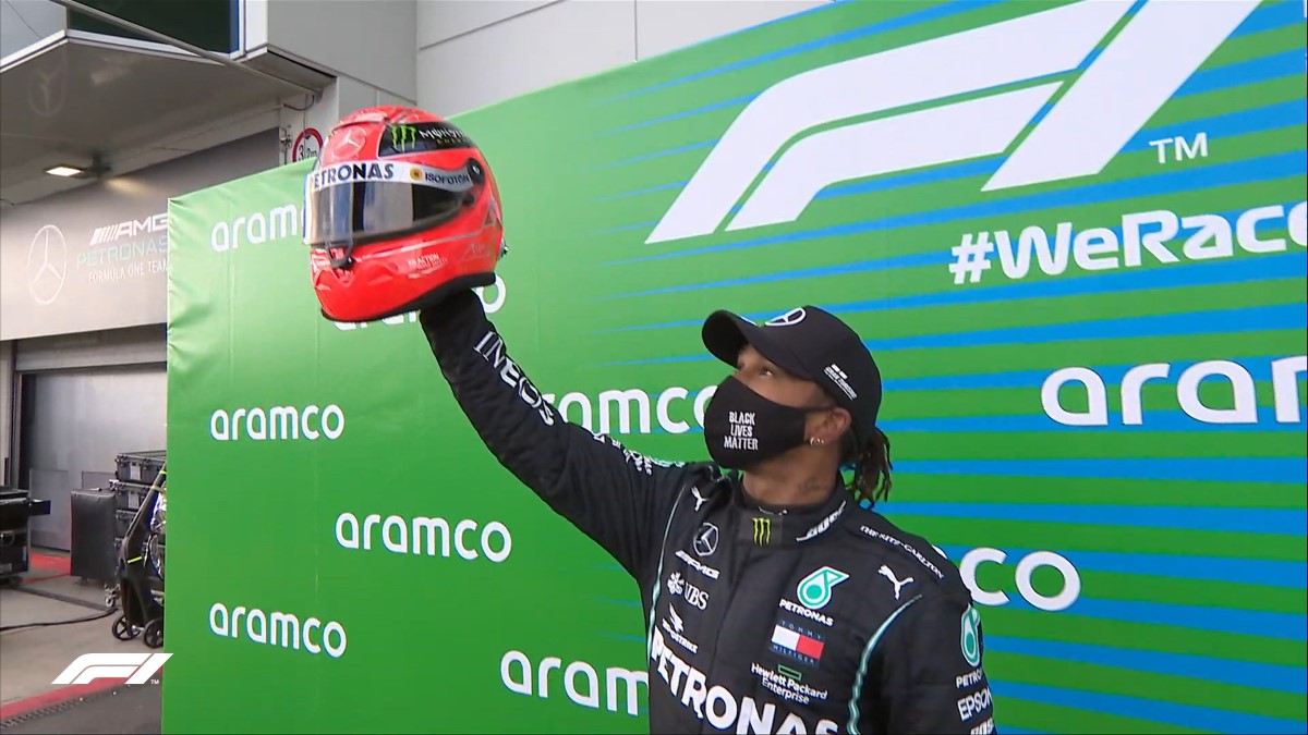 découvrez le retour tant attendu de schumacher en formule 1 avec son nouveau casque emblématique. une annonce qui fait vibrer les fans de sport automobile et redonne espoir à un héritage légendaire. plongez dans les détails de cette résurgence palpitante!