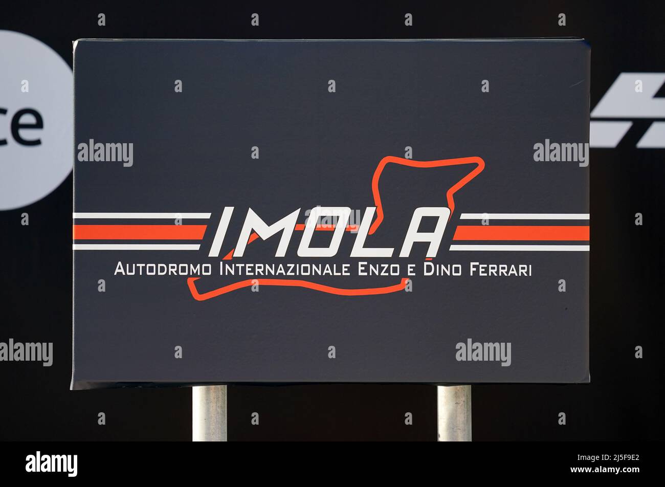 découvrez comment ferrari espère conquérir le cœur des fans de formule 1 lors du grand prix d'imola. analyse des attentes, des stratégies et des performances des pilotes dans cette célèbre écurie.