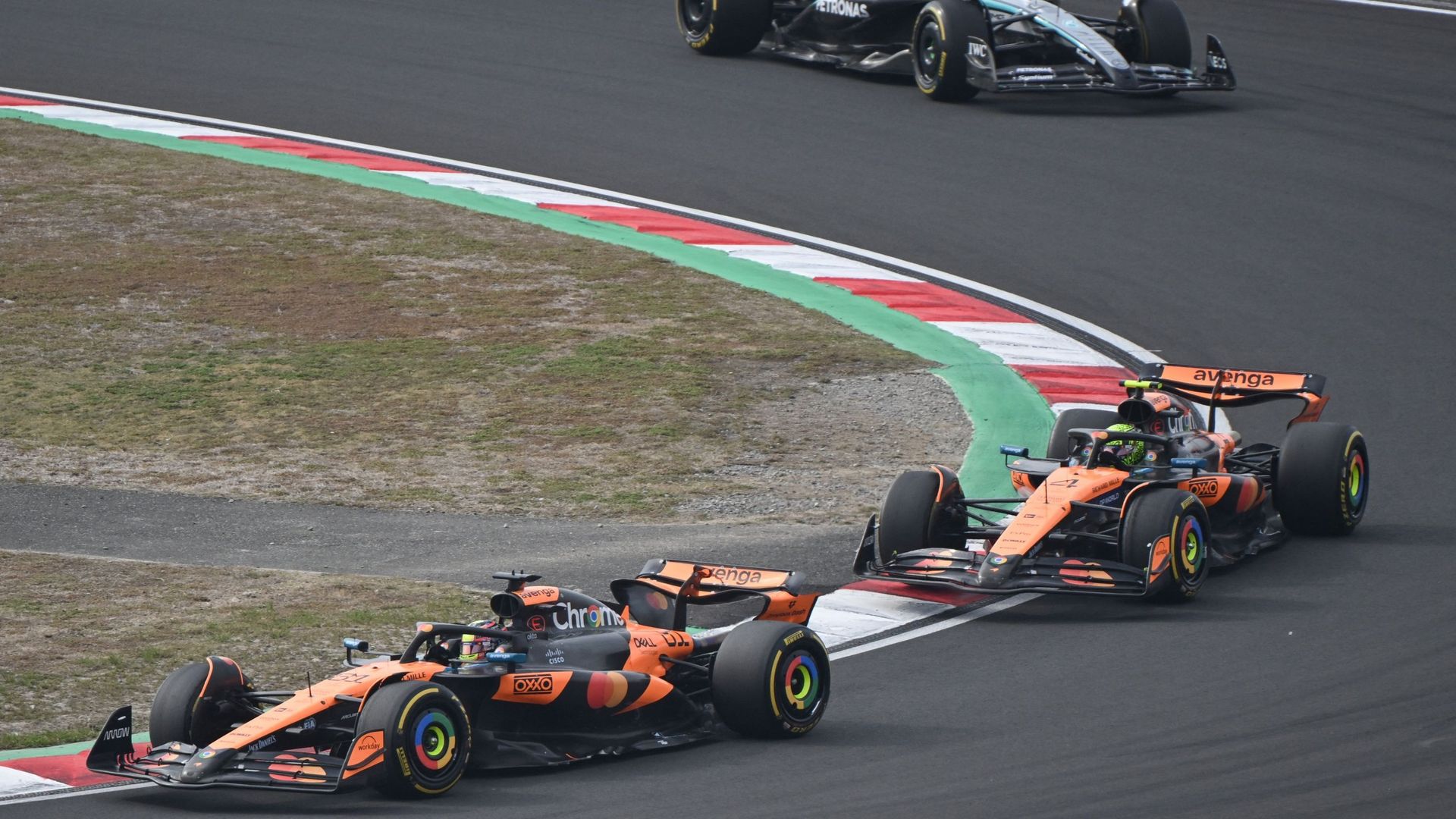 découvrez comment lando norris a dominé les essais libres 1 avec une performance impressionnante, montrant sa vitesse et son habileté sur la piste. ne manquez pas les temps forts de cette journée qui promet une compétition palpitante pour le reste du weekend.