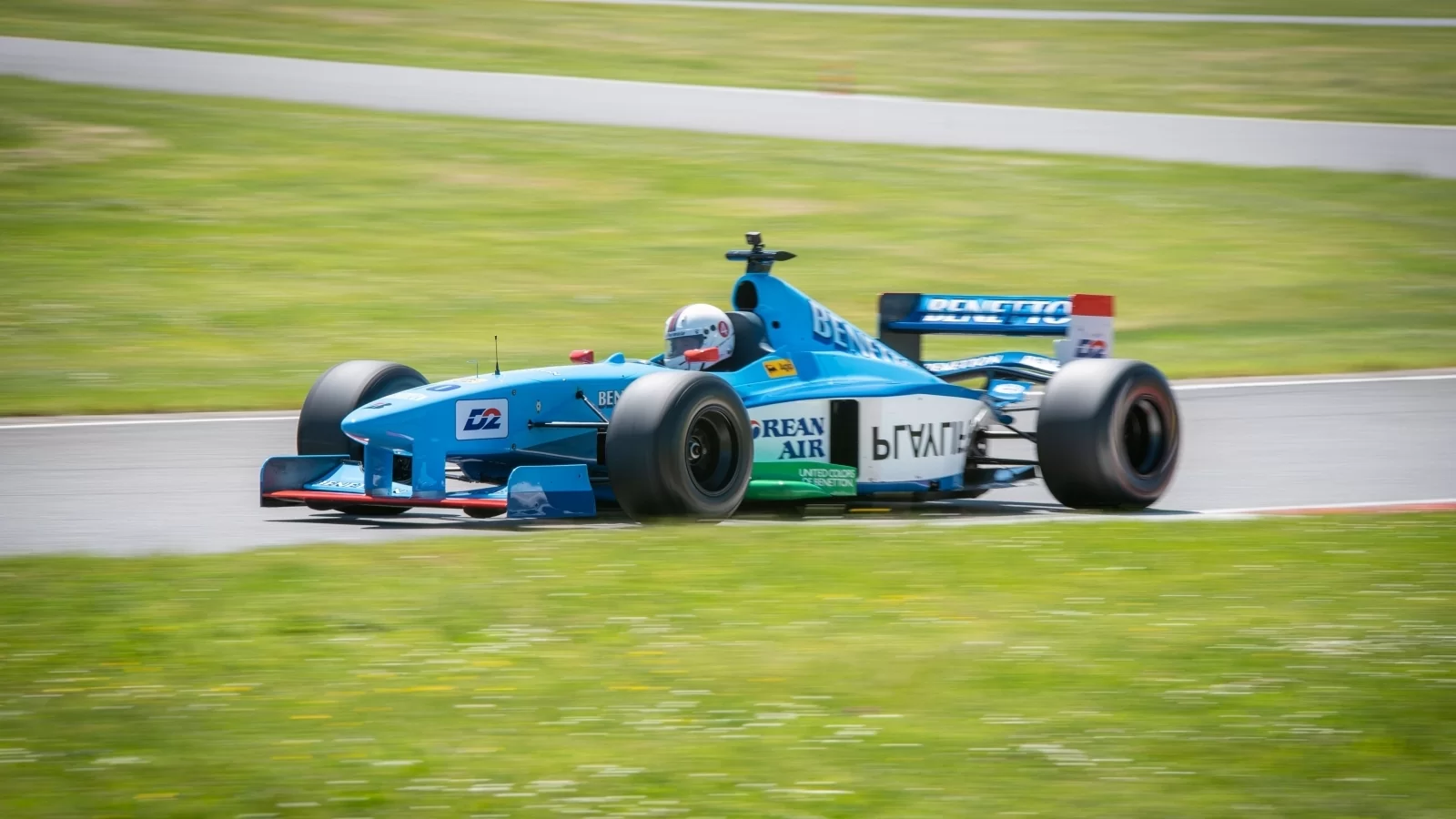 découvrez l'univers palpitant de la formule 1 au circuit de magny-cours. plongez dans l'histoire des pilotes, explorez les performances sur cette piste emblématique, et vivez l'adrénaline des courses au cœur de la compétition automobile.
