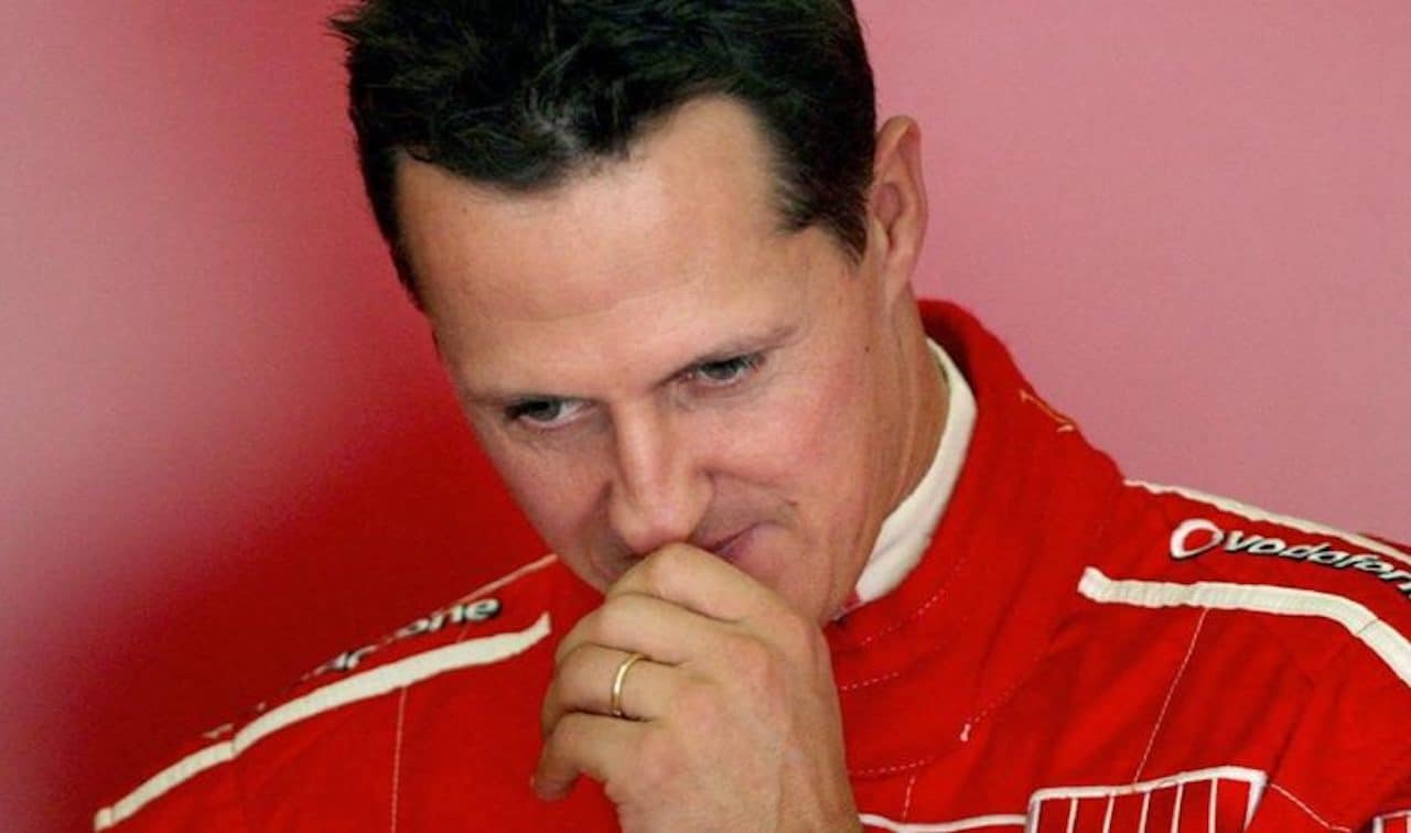 découvrez le retour tant attendu de michael schumacher sur la scène de la f1. plongez dans son parcours, ses défis et les émotions qui entourent son comeback. ne manquez pas les détails exclusifs sur cette légende du sport automobile.