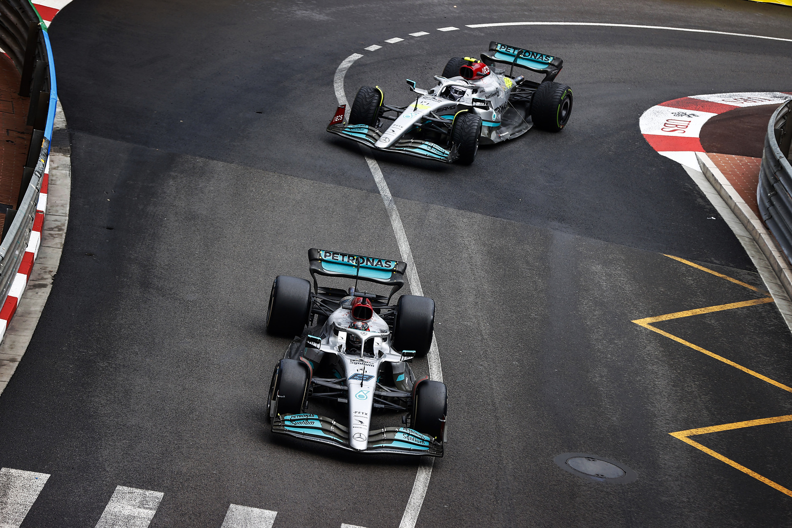 découvrez la stratégie unique de mercedes gp pour le grand prix de monaco, alliant performance, innovation et ajustements tactiques pour conquérir les rues emblématiques de la principauté.