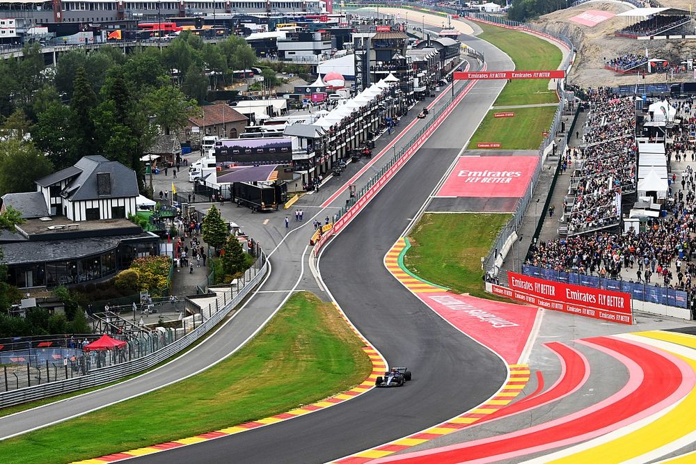 découvrez l'excitation de la f1 au mans, où vitesse et légende se rencontrent sur l'un des circuits les plus emblématiques du monde. revivez les moments forts, l'adrénaline des pilotes et l'ambiance unique de cette course incontournable.
