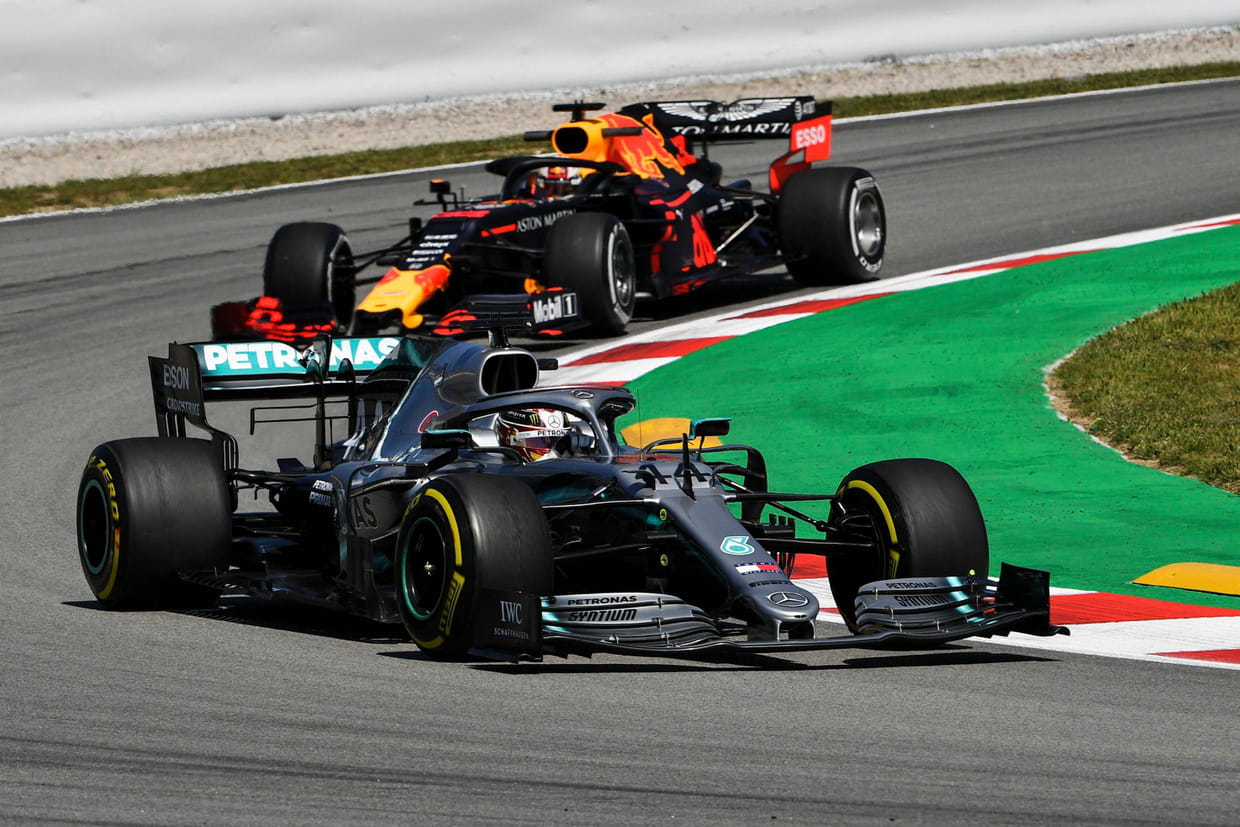 vivez en direct le grand prix d'espagne de f1, où mclaren prend les commandes ! suivez l'action palpitante alors que les pilotes s'affrontent sur le circuit ensoleillé de barcelone. ne manquez aucune minute de cette course explosive !